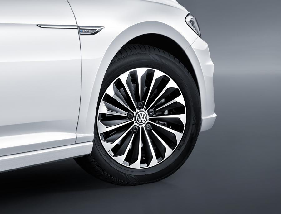 Детали экстерьера Volkswagen e-Lavida 2019 года  (фото 11 из 44)